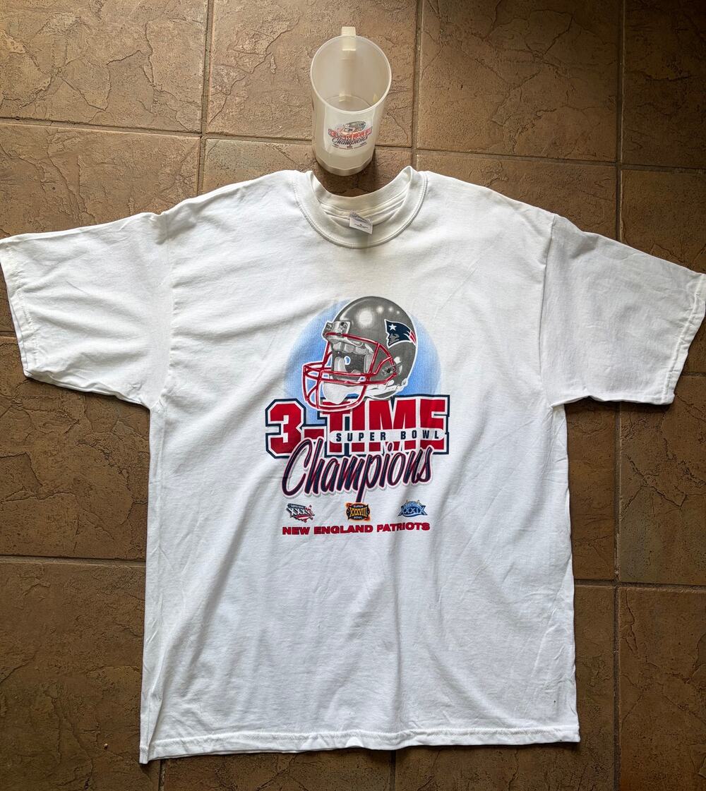 Vintage 2005 New England Patriots 3-Time Super Bowl Champions T Shirt XL + Mug